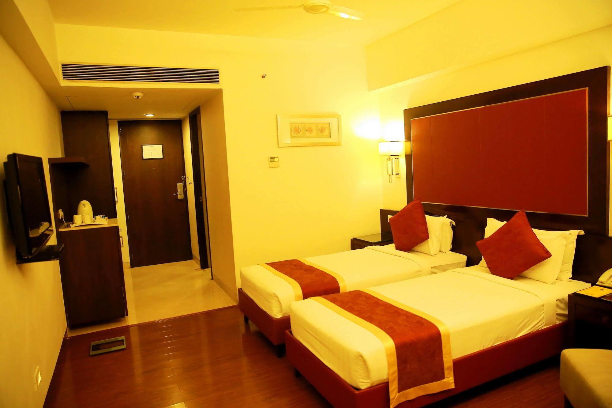 Best Western Jubilee Ridge Hyderabad Exterior photo