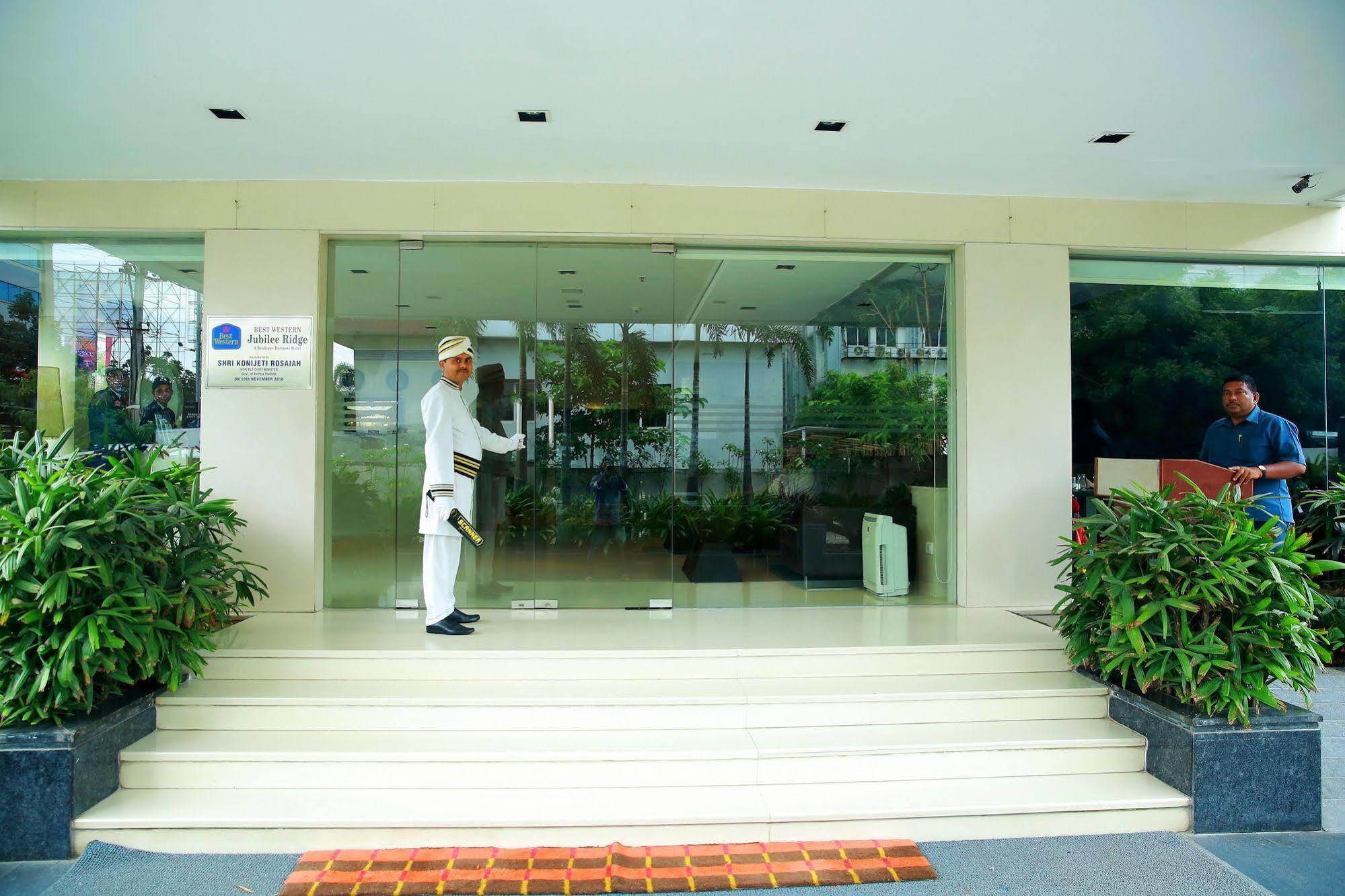 Best Western Jubilee Ridge Hyderabad Exterior photo